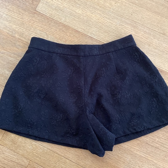 Free people brocade short. Size 4. Never worn. - Picture 3 of 3